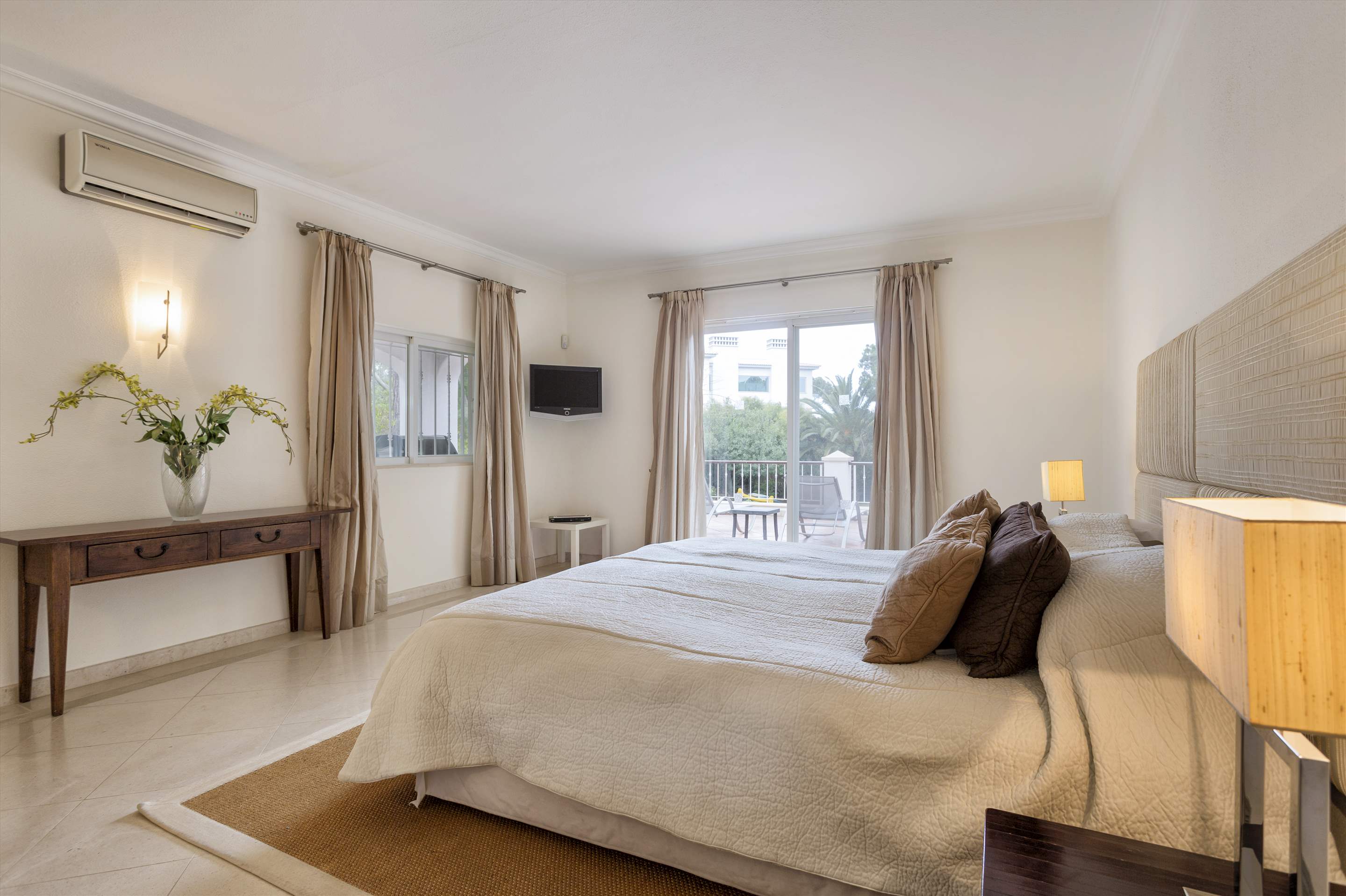 Villa Roberta - 5 Bedroom Villa in Vale do Lobo