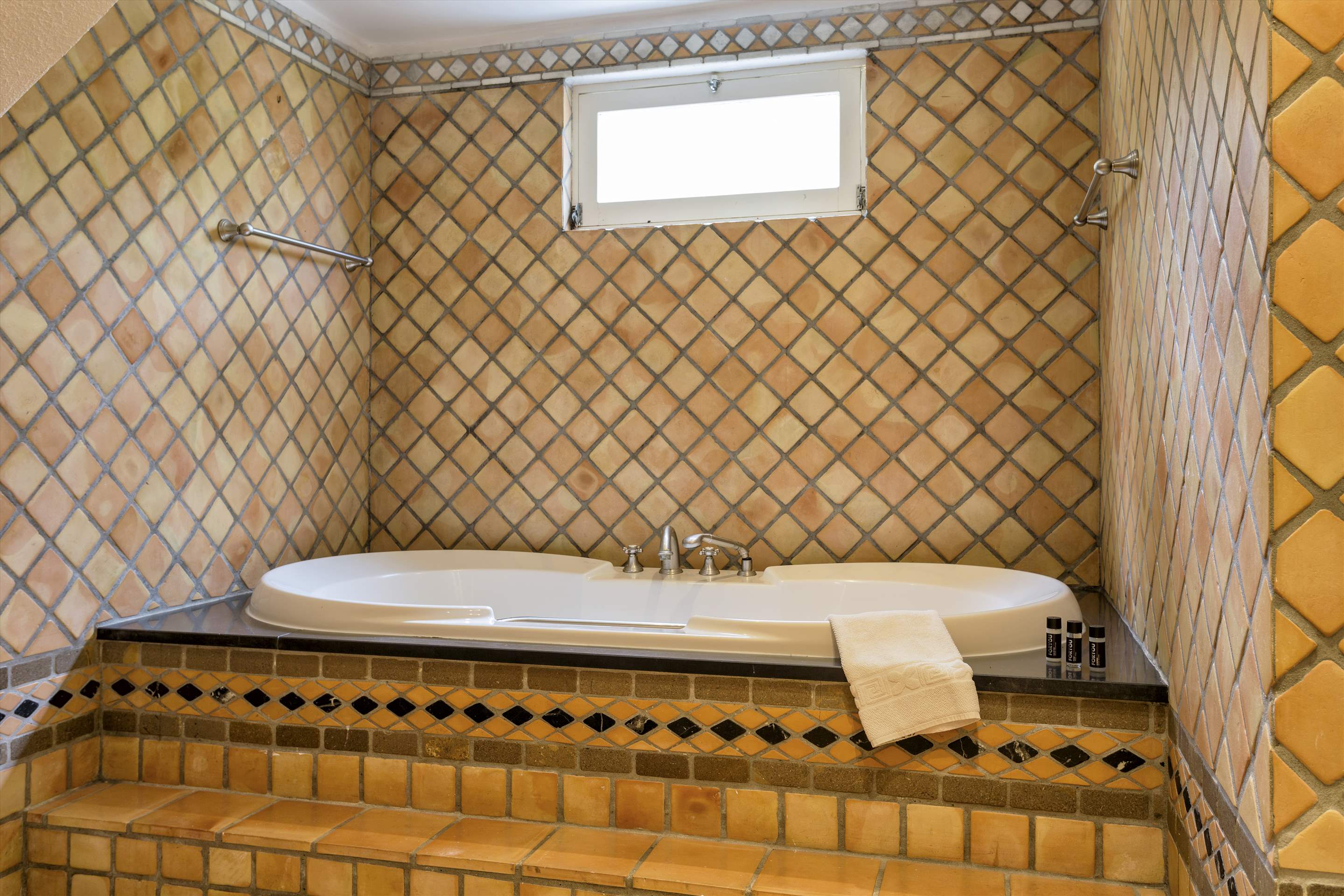 Villa Roberta - 5 Bedroom Villa in Vale do Lobo